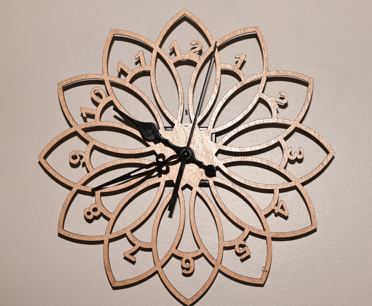 ساعت دیواری چوبی طرح خورشید